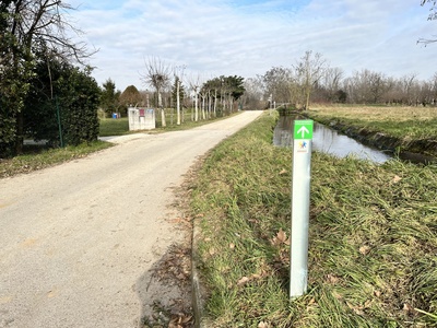 Foto 6 - Inizio percorso in terra battuta e ghiaia