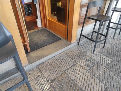 Ingresso, dettaglio del gradino