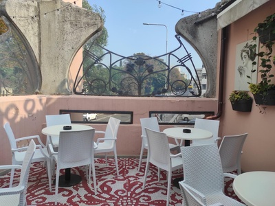 Terrazza, dettaglio tavoli