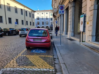 Parking stall