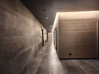 Percorso verso gli spogliatoi e il wc accessibile. 