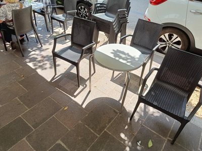 Tavoli e sedute