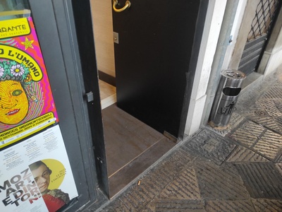 Ingresso, dettaglio della soglia