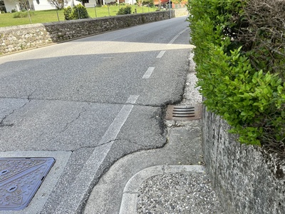 Photo 5 - Narrowing of the sidewalk, up to its end