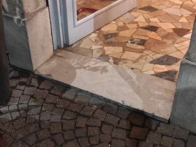 Ingresso, dettaglio della soglia