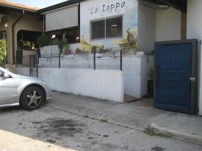 L'accesso alla rampa dal parcheggio