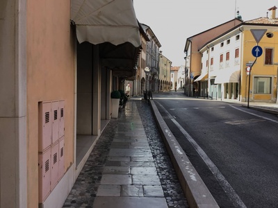 Photo 25 - Sidewalk on the left side of via Garibaldi