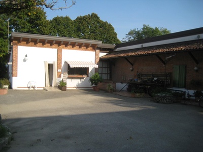 Vista dell'ingresso alla zona servizi e ristoro