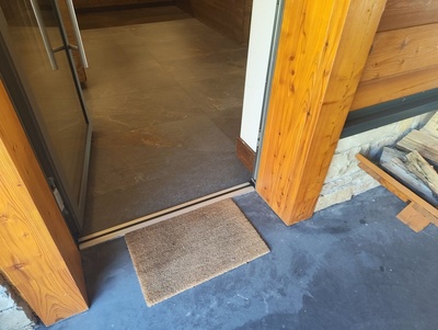 Ingresso, dettaglio della soglia