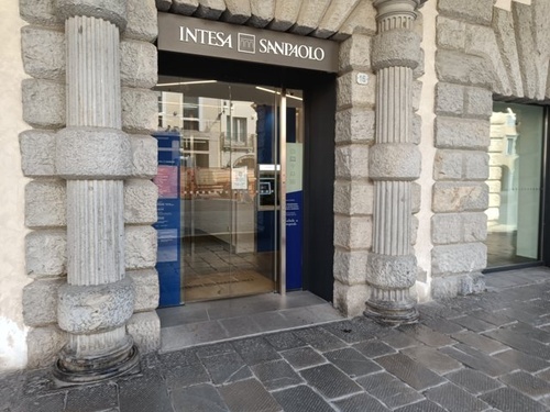Intesa San Paolo via Mercatovecchio