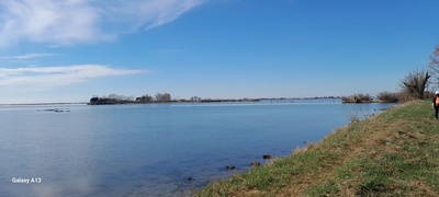 Photo 3 - Embankment of the Natissa, the path continues towards the mouth