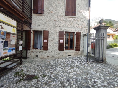 Rampa di raccordo tra marciapiede e livello dell'ingresso