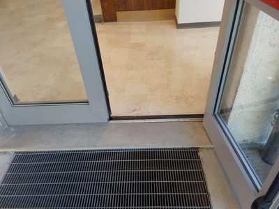Ingresso, dettaglio della soglia