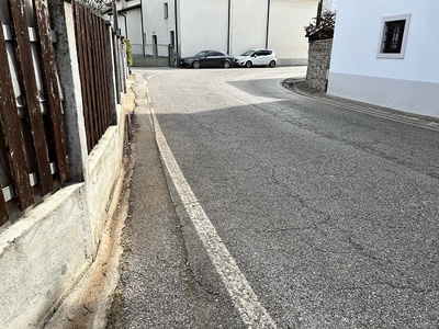 Photo 67 - Leonardo da Vinci Street, road without a sidewalk