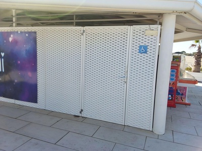 Da ingresso a bagno
