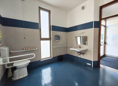 Servizio igienico, vista lavabo