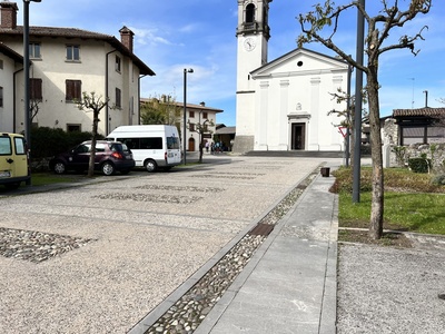 Photo 1 - Square with the Church of St. Mark the Evangelist and St. Thomas the Apostle in Vergnacco