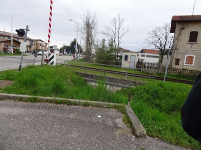 Foto 23 - Interruzione della pista ciclabile, il percorso prosegue a destra