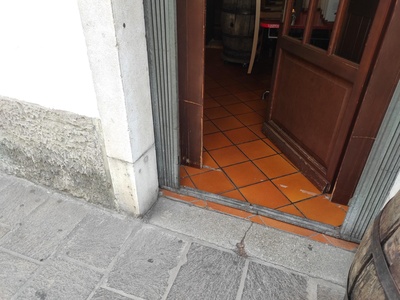 Ingresso, dettaglio della soglia 