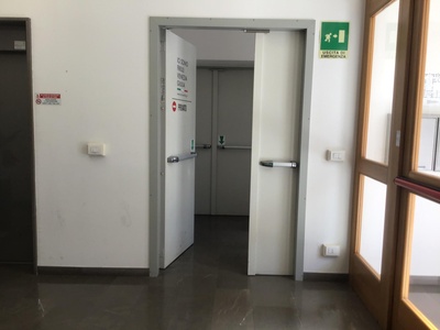 Porte tra ingresso e vano scale/ascensore