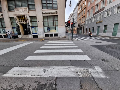 Photo 42 - Pedestrian crossing on via Roma 