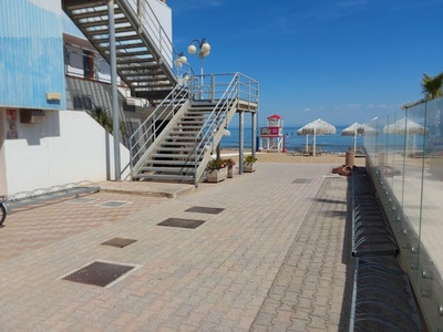 Da ingresso ad antibagno