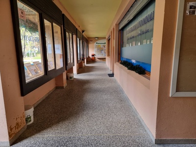 Photo 30 - interior corridor view