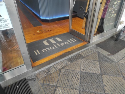 Ingresso, dettaglio della soglia