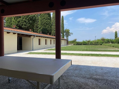 Vista dell'aula didattica dal portico