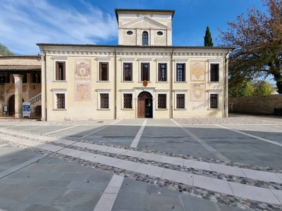 34 - Abbey in Piazza Castello