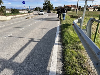 Foto 28 - Assenza di marciapiedi e di attraversamenti pedonali sicuri