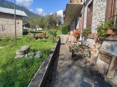 Marciapiede di ingresso