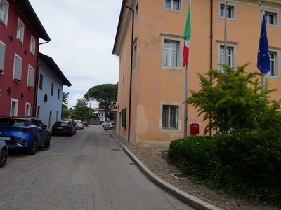 Foto 4 - Via dei Cedri, caratterizzata da marciapiede stretto