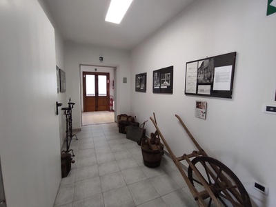Corridoio espositivo del piano terra