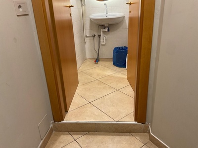 Antibagno con gradino