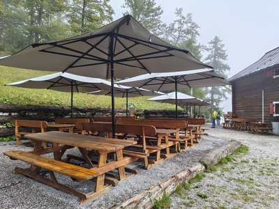 Area esterna in ghiaia, sopraelevata