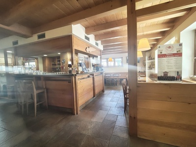 Bar, vista verso il bancone