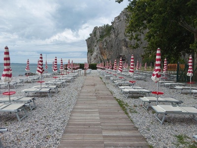 Percorso su passerella in legno
