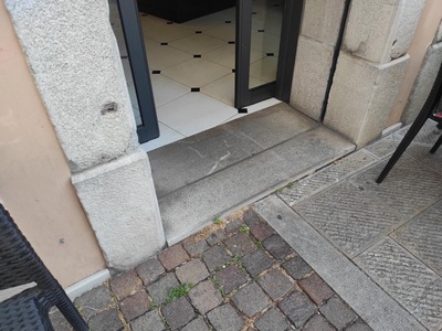 Ingresso, dettaglio del gradino