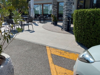 Accesso area esterna e ingresso