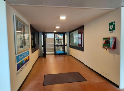 Percorso verso la sala, vista dell'ingresso. 