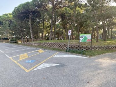 Parcheggio a sx dell'ingresso