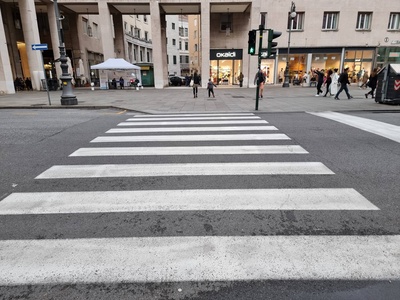 Photo 45 - Crossing on Corso Italia