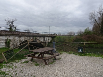 Photo 38 - Bench and fountain at the Paisa stream