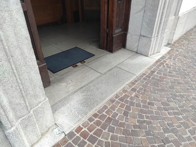 Ingresso, dettaglio della soglia