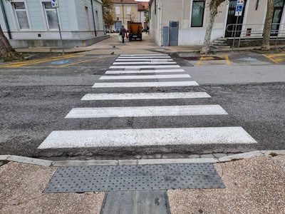 Photo 5 - Pedestrian crossing