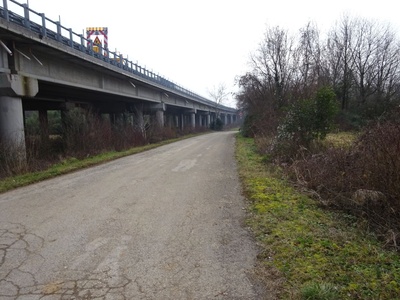 Photo 3 - Asphalt road adjacent to the A23 motorway structure