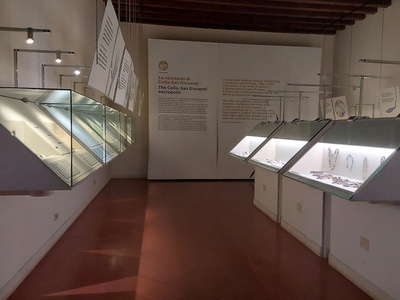 Sala 2 - espositori