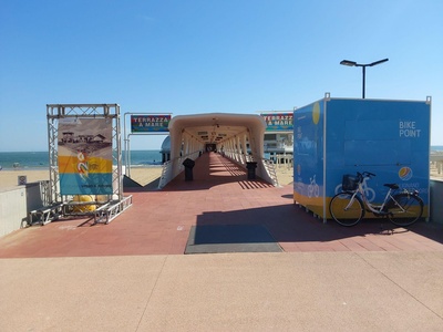 Da piazza a tunnel di accesso