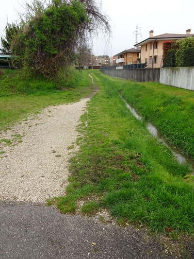 Photo 3 - Section with dirt and grassy ground